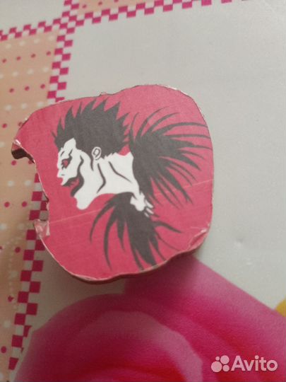 Значки и фигурки