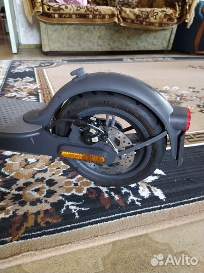 Электросамокат Xiaomi Mi Electric Scooter Essentia