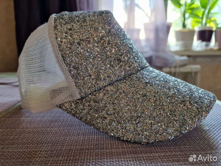 Кепка и кеды