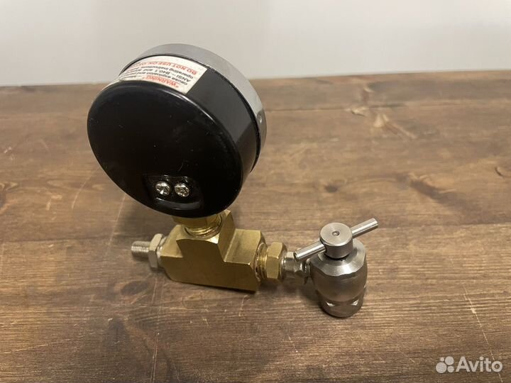 Устройство для закачки азота в амортизаторы