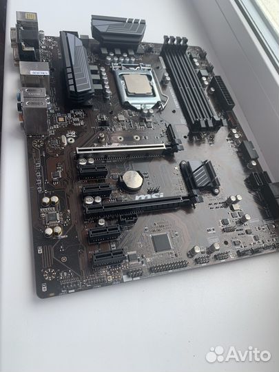 Материнская плата с процессором i3-8100 и кулером
