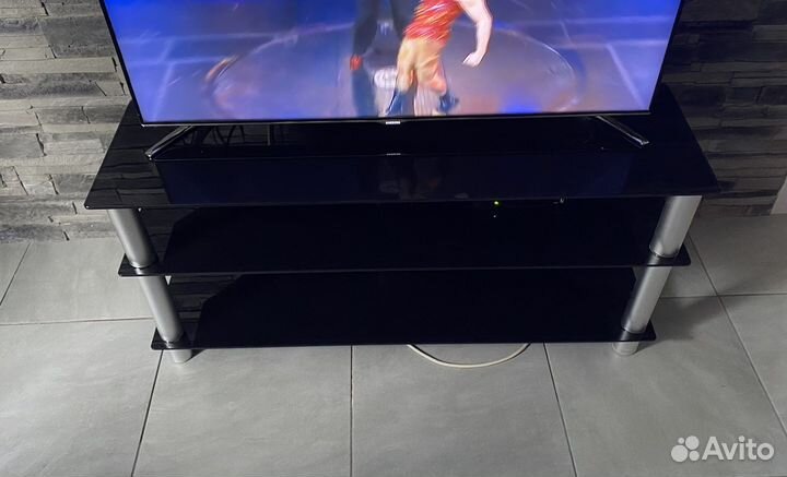 Стеклянная тумба под телевизор