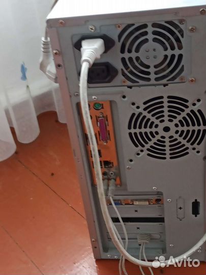 Компьютер,клавиатура,мышка,камера,колонки,монитор