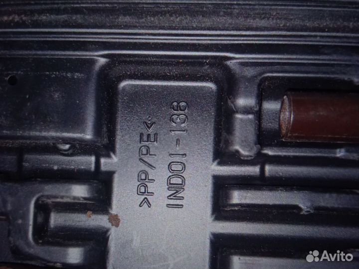 Домкрат,набор инструментовToyota Land Cruiser 200