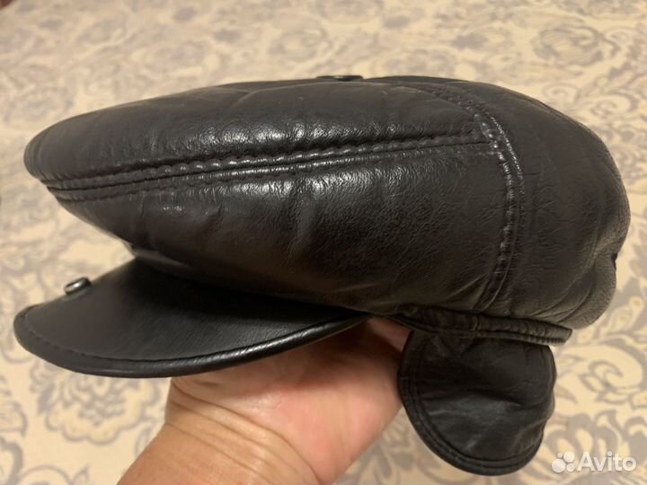 Кожаная зимняя кепка