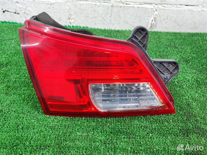 Фонарь задний внутренний левый Subaru Legacy/ Out