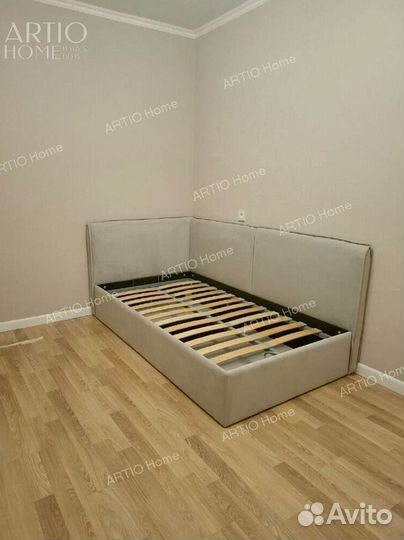 Кровать с мягким изголовьем