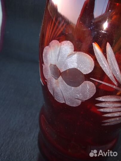 Ваза красное стекло, рубин, двухслойное резное