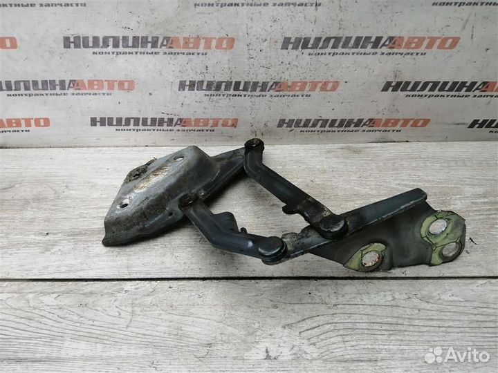 Петля капота левая VW Туарег