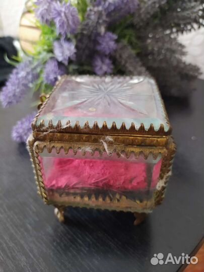 Старинная антикварная шкатулка