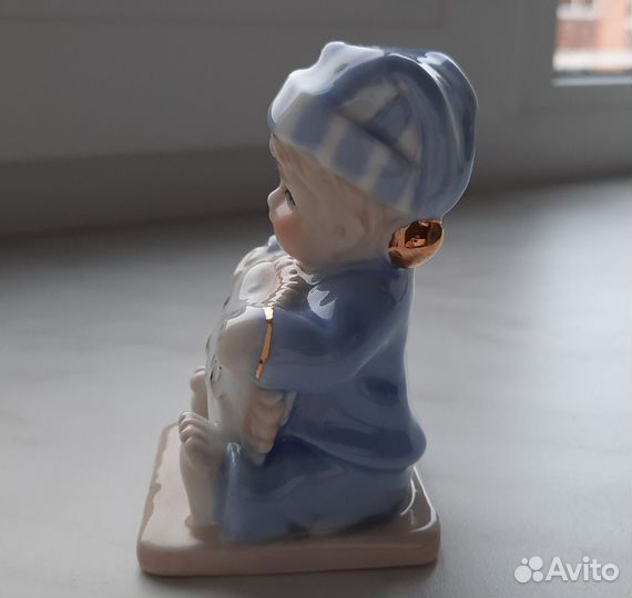 Матрёшка СССР и статуэтка мальчика