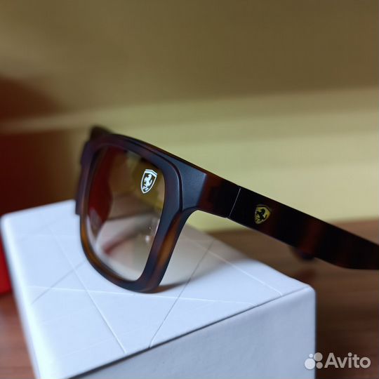 Солнцезащитные очки Ray Ban scuderia ferrari
