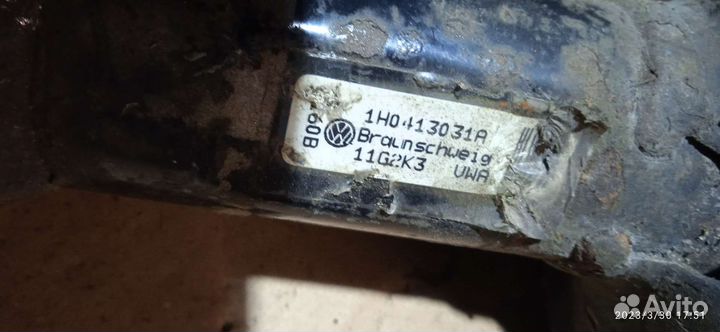 Стойка передняя Golf 3