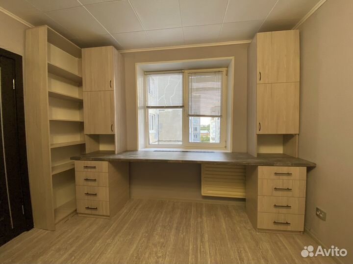 Мебель в детскую Стол школьный