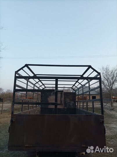 Скотовоз кузова бортовой