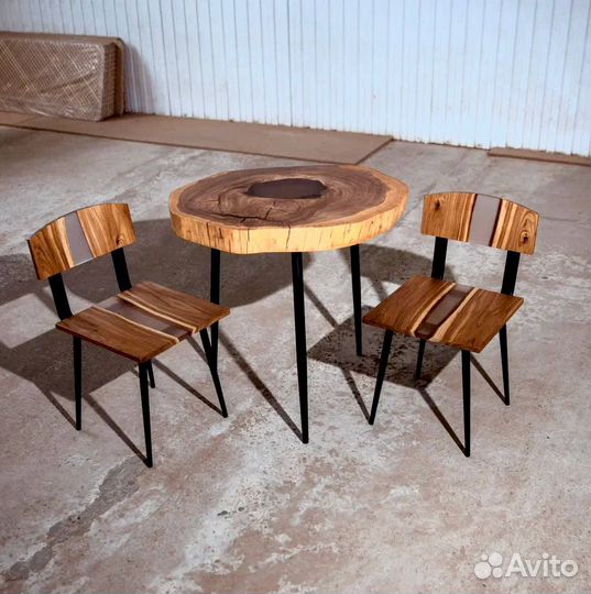 Стол из массива карагача река