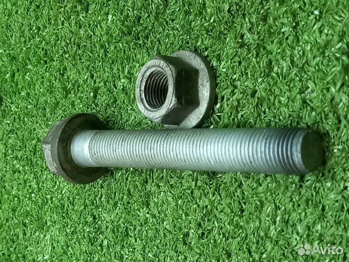 Болт подвески передний Land Rover Range Rover L322