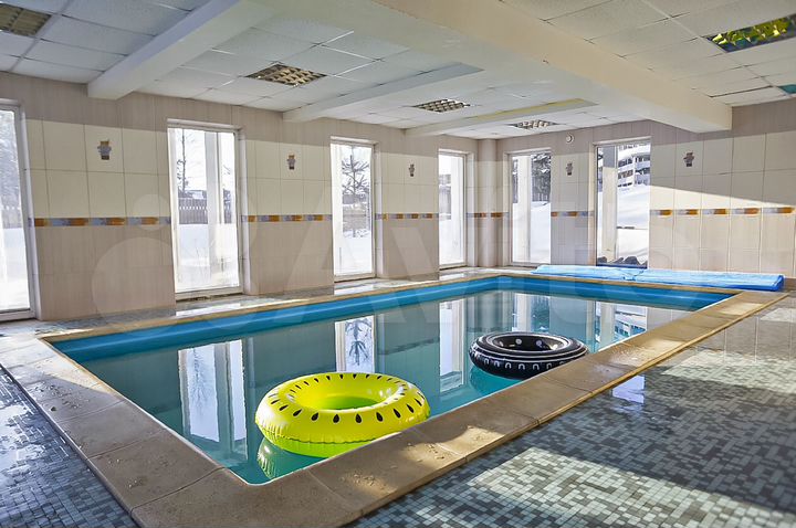 Коттедж 301 м² на участке 18 сот.