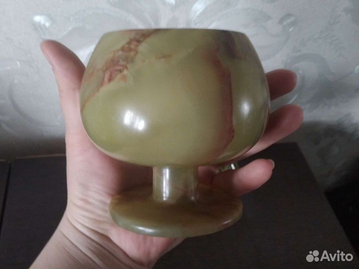 Фужеры из оникса. Подсвечник