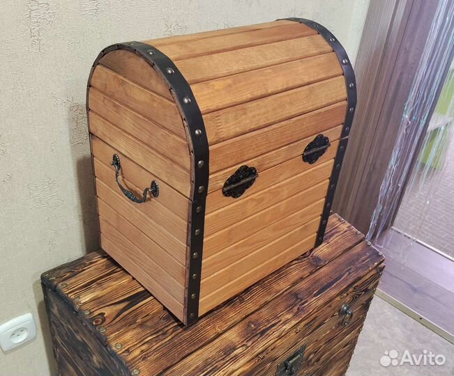 Сундук - короб для хранения. Деревянный