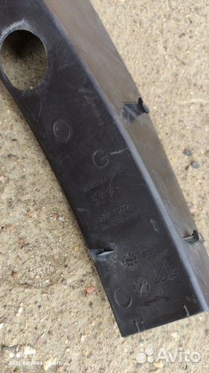 Накладка фонаря левая Citroen C4 picasso 2.0 I 16V