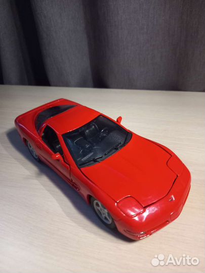 Chevrolet corvette scale моделька машины