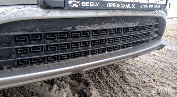 Вставки в нижнюю решетку бампера Geely Atlas