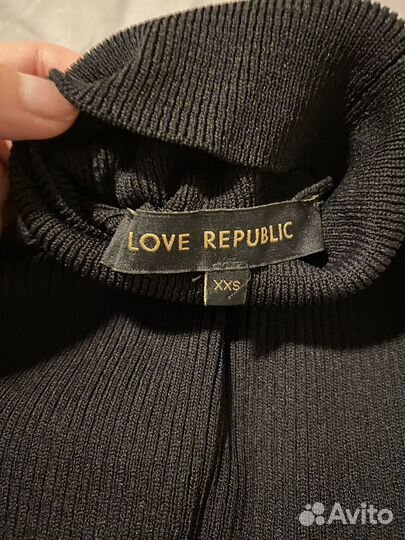 Платье черное с вырезом love republic