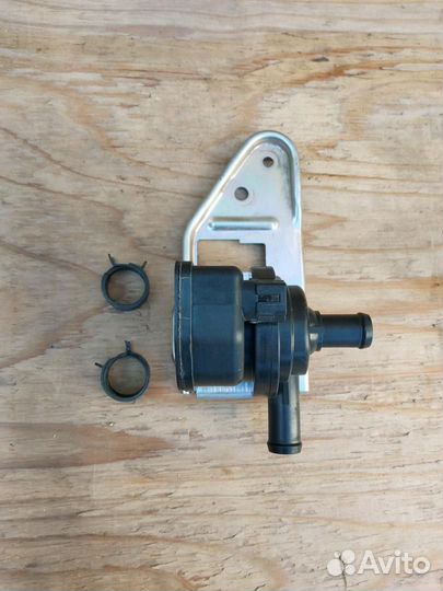 Насос охлаждения инвертора Toyota Prius NHW11