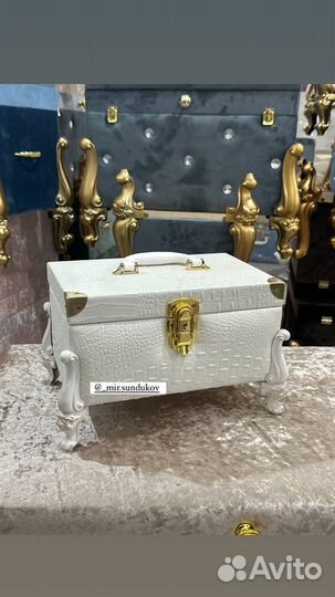 Шкатулка на ножках