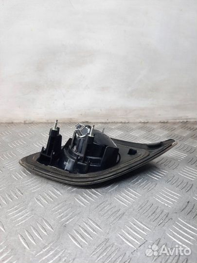 Фонарь крышки багажника правый Mazda 3 хэтчбэк 5