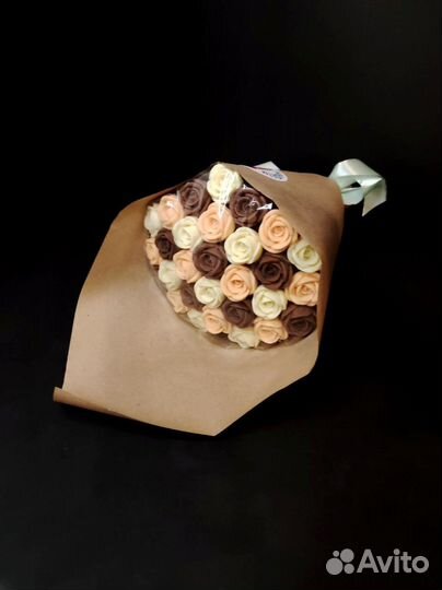 Букет - 29 Роз из Белого и Молочного Шоколада