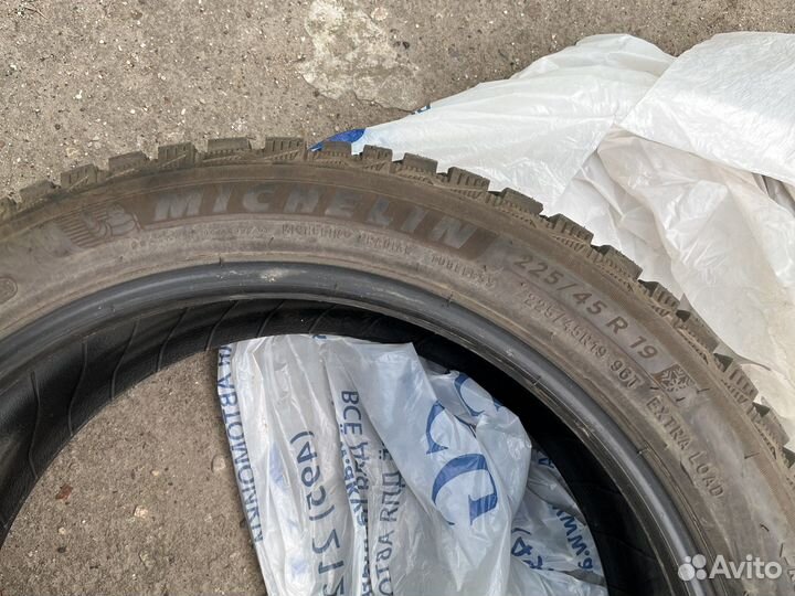 Michelin X-Ice North 4 225/45 R19 96T