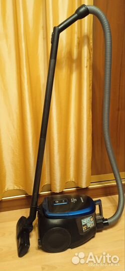 Пылесос Samsung безмешковый 1800w
