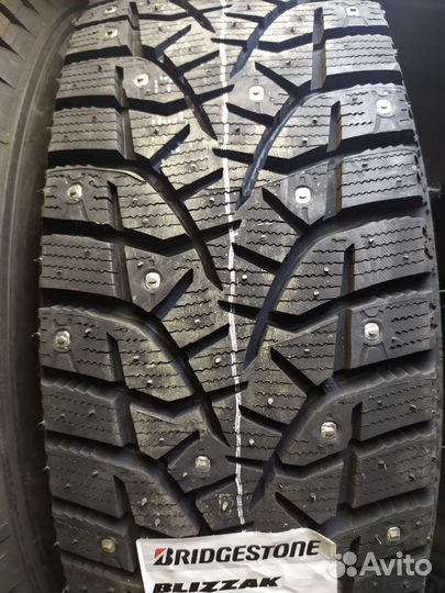 Bridgestone Blizzak Spike-02 SUV 235/65 R17