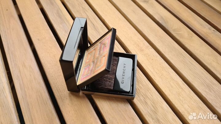 Givenchy logo sunkissed powder хайлайтер б/у