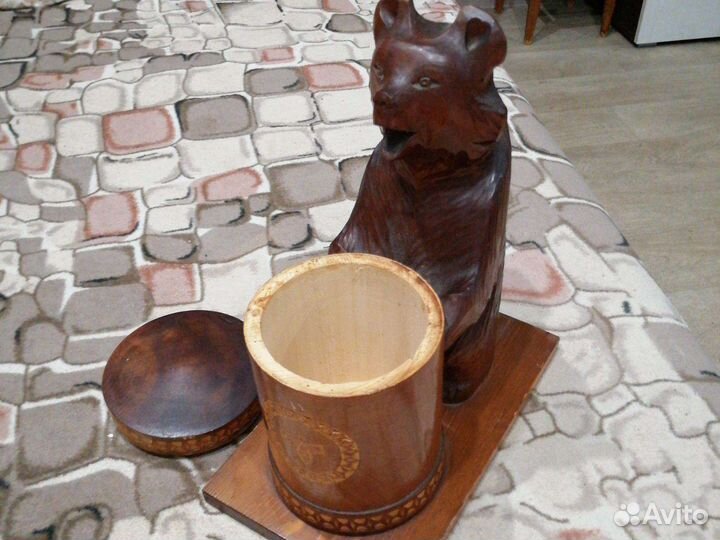 Медведь. Дерево. С ёмкостью для банки мёда