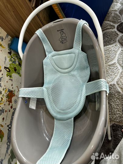 Подставка, ванночка и горка для купания малышей