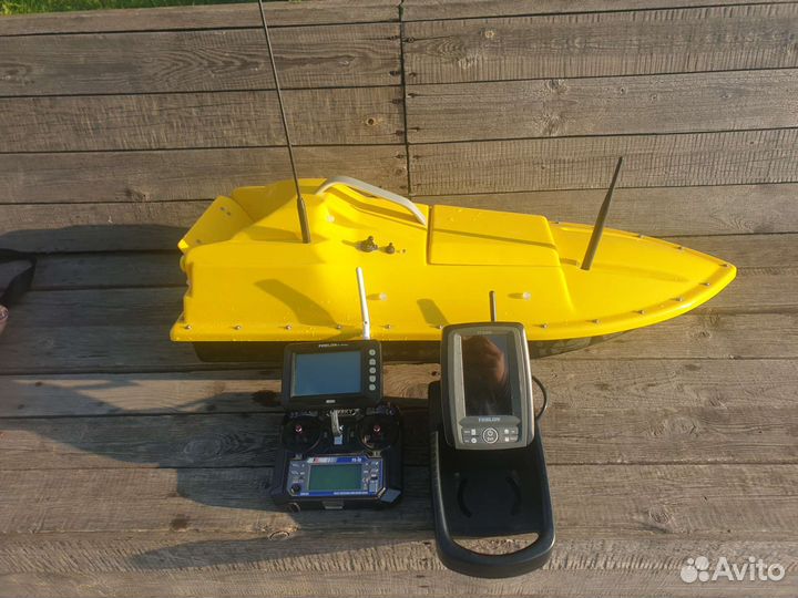 Кораблик для завоза прикормки с GPS