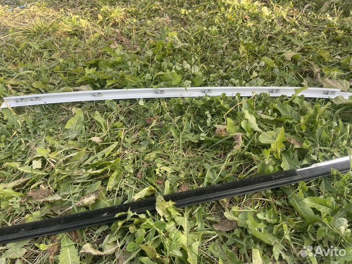 Молдинг двери задний правый/левый Jaguar Xf1