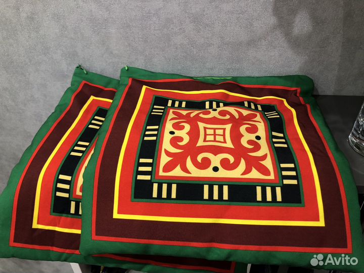 Наволочка декоративная с орнаментом