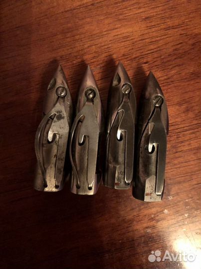 Швейная машина Sinqer, челноки и шпульки