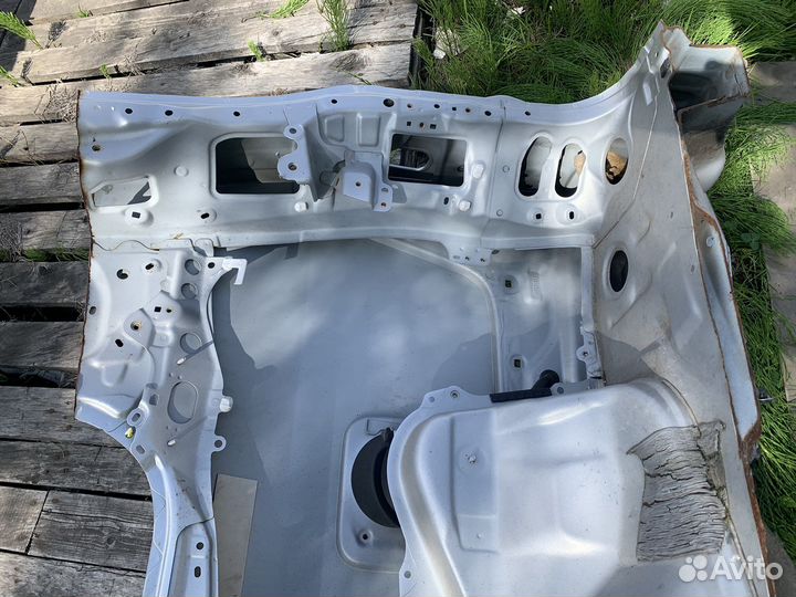 Крыло заднее левое Lexus LX 570