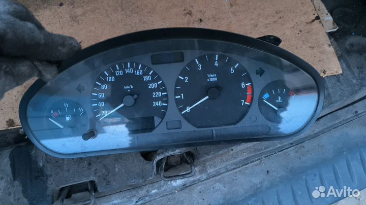 Приборка BMW e36 M43B16 62118360482