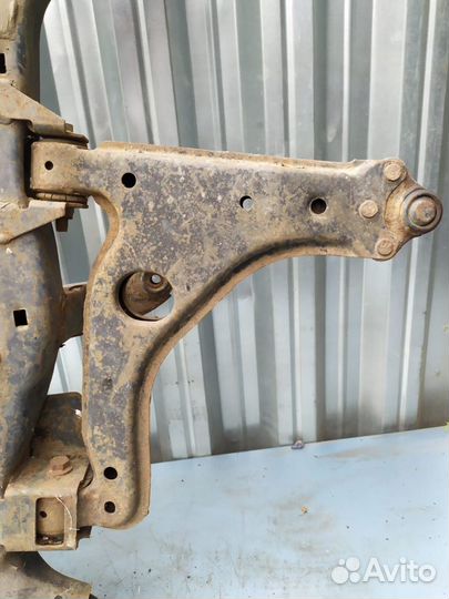 Рычаг пер. лев. Opel Vectra B