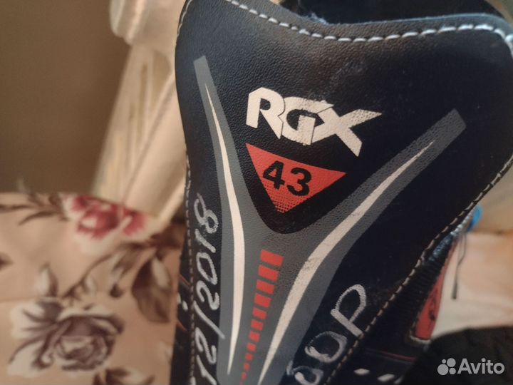 Коньки хоккейные