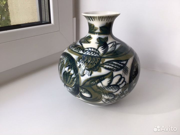 Фарфоровая ваза лфз