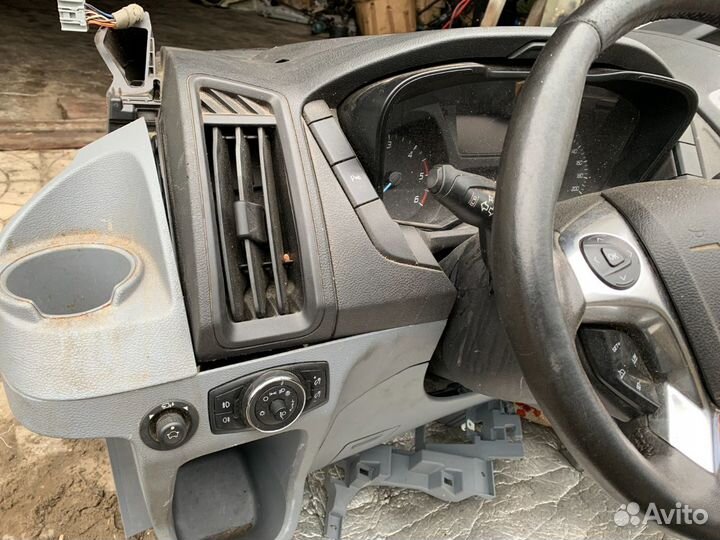 Торпедо (панель) на Ford Transit