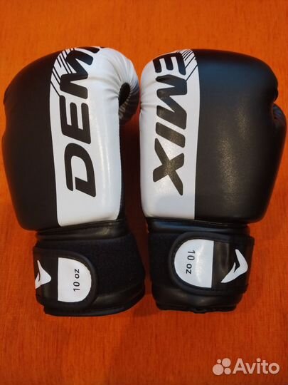 Боксерские перчатки 10 oz demix