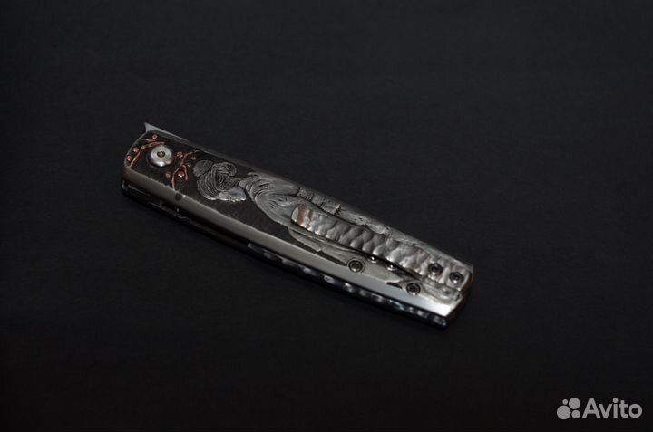 Нож с ручной гравировкой